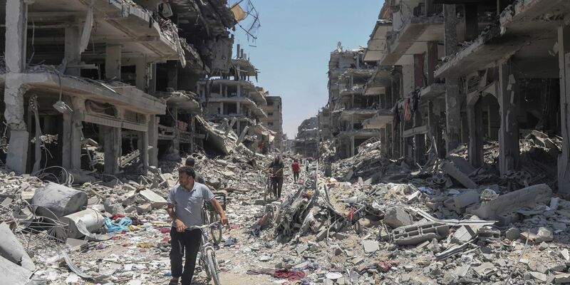 Die Feuerpause soll am Sonntag beginnen. - Foto: Enas Rami/AP/dpa