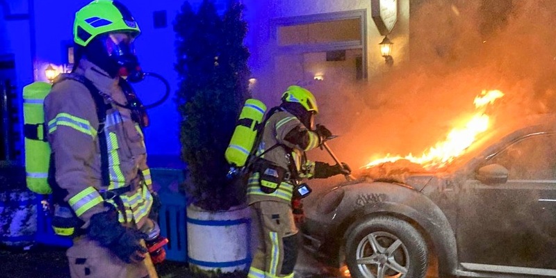 FW-DT: PKW-Brand an der Hornschen Straße - Foto: presseportal.de