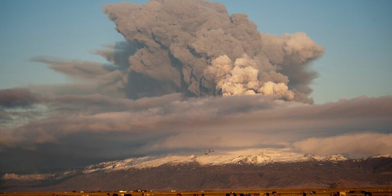 Feuer und Eis wie 2010 am Eyjafjallajökull gehen auf Island manchmal Hand in Hand. (Archivbild) - Foto: picture alliance / dpa