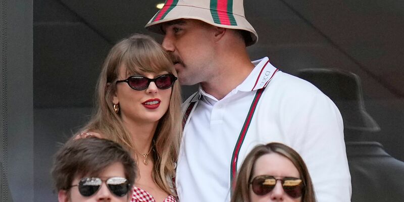 Football-Star Travis Kelce möchte Superstar Taylor Swift weiterhin so gut er kann den Rücken stärken. (Archivbild) - Foto: Kirsty Wigglesworth/AP/dpa