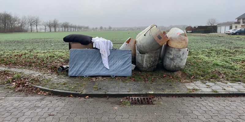 POL-DH: --- Barnstorf - Müll entsorgt (Foto)--- - Foto: presseportal.de