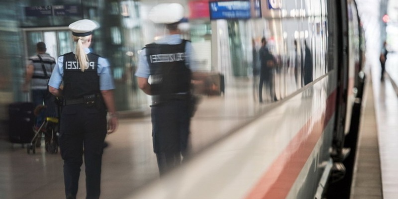 Bundespolizeidirektion München: Tätlicher Angriff gegen mehrere Beamte / Auffälliger 17-Jähriger nach Flucht gestellt - Foto: presseportal.de