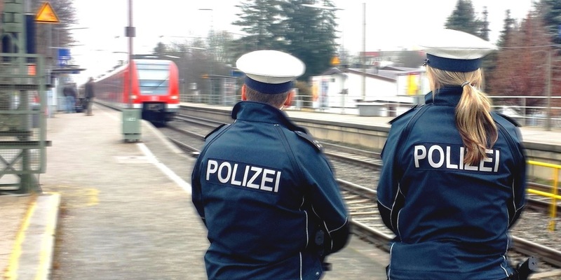 Bundespolizeidirektion München: Gefährlicher Eingriff in den Bahnverkehr / 43-Jähriger von S-Bahn angefahren und verletzt - Foto: presseportal.de