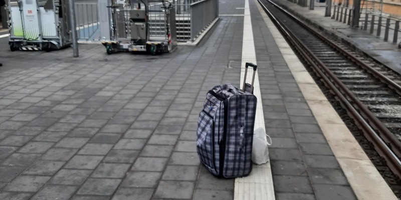 BPOLI MD: 51-Jähriger sorgt mit unachtsam stehengelassenem Koffer für Poli-zeieinsatz - Foto: presseportal.de