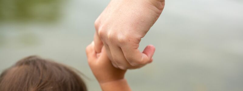 Mehr als zwei Drittel der Kinder und Jugendlichen sorgen sich davor, in Armut leben zu müssen. (Symbolbild) - Foto: Fernando Gutierrez-Juarez/dpa