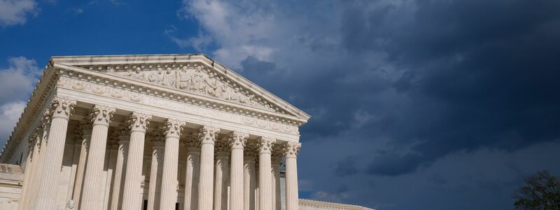 Der Supreme Court ist in Trumps erster Amtszeit deutlich rechts gerückt - wovon er nun profitiert. (Archivbild) - Foto: Susan Walsh/AP/dpa