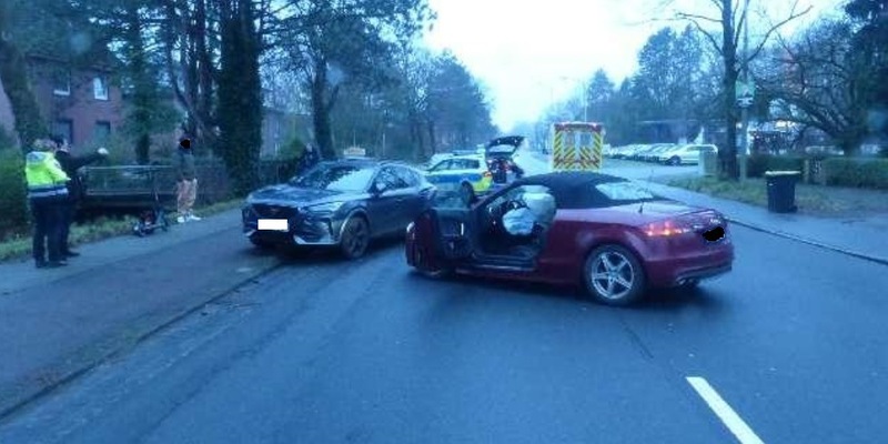 POL-CUX: Verkehrsunfall durch Reifenplatzer auf der Altenwalder Chaussee in Cuxhaven - Zwei Personen leicht verletzt (Foto im Anhang) - Foto: presseportal.de