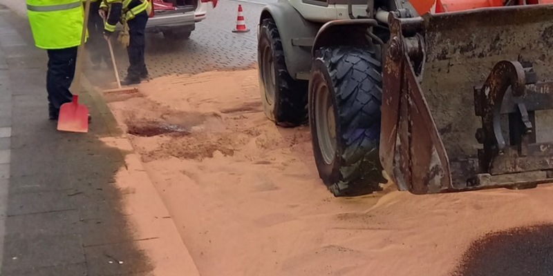 FW-EN: Geplatzter Hydraulikschlauch an Radlader - Foto: presseportal.de