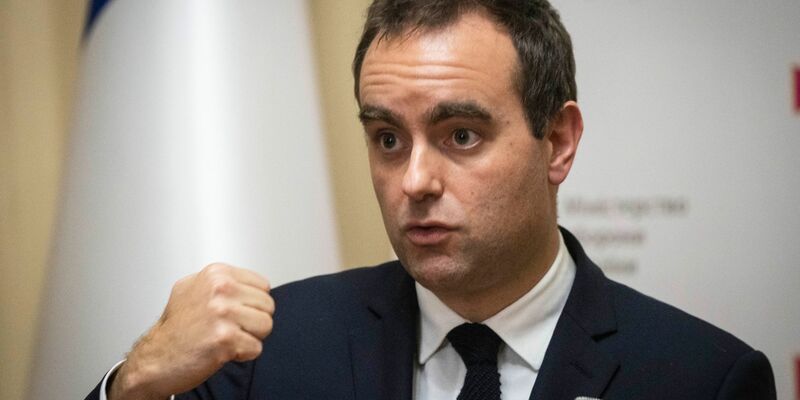 Frankreichs Verteidigungsminister wirft Russland ein aggressives Verhalten vor. - Foto: Efrem Lukatsky/AP/dpa