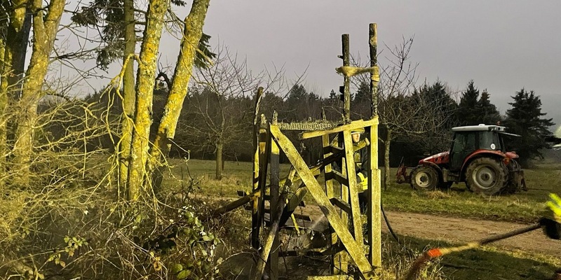POL-PDKL: Hochsitz abgefackelt - Zeugen gesucht! - Foto: presseportal.de