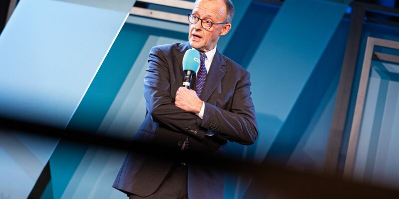 CDU-Chef Friedrich Merz geht weiter auf Konfrontation mit Bundeswirtschaftsminister Robert Habeck von den Grünen. - Foto: Moritz Frankenberg/dpa