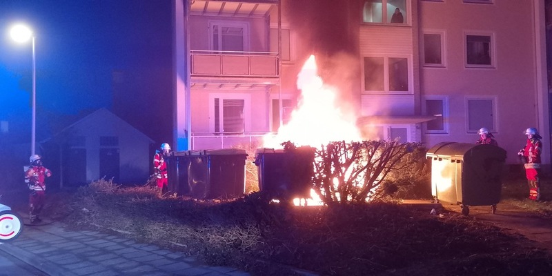 FW Minden: Mehrere Kleinbrände im Stadtteil Bärenkämpen sorgten in Minden für eine eine unruhige Nacht - Foto: presseportal.de