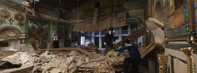 Die südukrainische Stadt Saporischschja ist immer wieder Ziel russischer Luftschläge. - Foto: Kateryna Klochko/AP/dpa