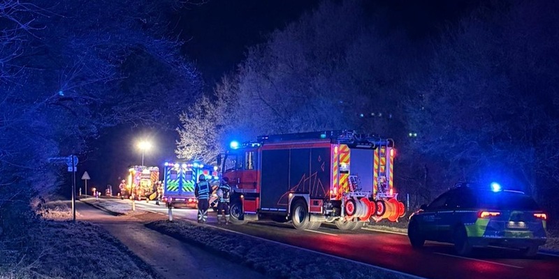 FW Norderstedt: Schwerer Verkehrsunfall - Notruf über Automatische Unfallerkennung des Smartphones - Foto: presseportal.de