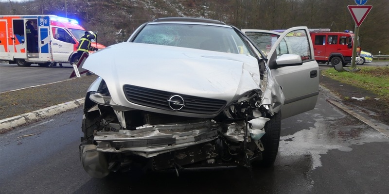 POL-GM: Nach Unfall auf Kreuzung leicht verletzt - Foto: presseportal.de