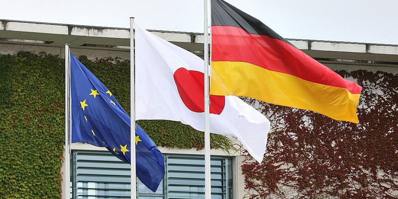 Fahnen von EU, Japan und Deutschland (Archiv) - Foto: über dts Nachrichtenagentur