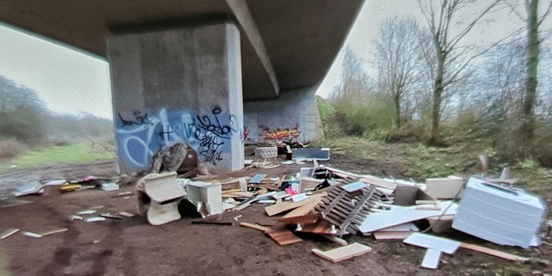 POL-HM: Illegale Entsorgung mehrerer Kubikmeter Hausmüll - Zeugen gesucht! - Foto: presseportal.de