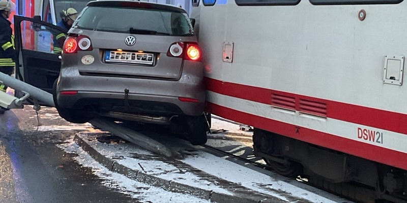 FW-DO: Verkehrsunfall mit Straßenbahn - Foto: presseportal.de