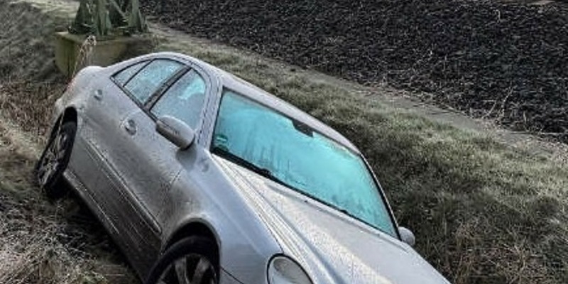 BPOL-KI: Bundespolizei - neugieriger Fahrer rutscht mit PKW in den Bahngraben - Foto: presseportal.de