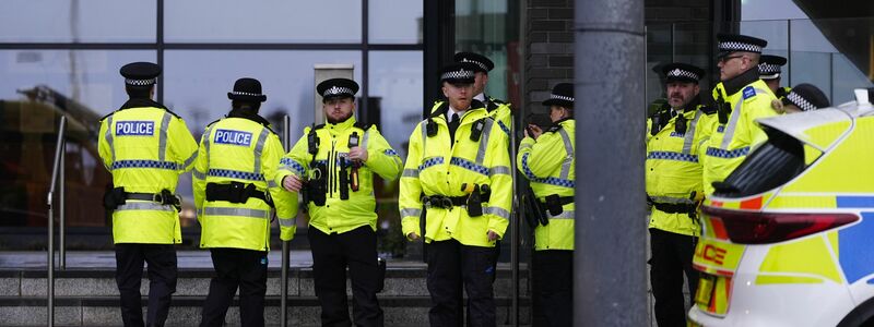 Der Prozess in Liverpool wurde von etlichen Polizisten geschützt.  - Foto: Peter Byrne/PA Wire/dpa