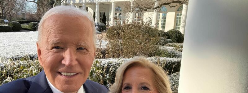 Kurz bevor sie das Weiße Haus in Washington verließen: Joe und Jill Biden machen ein Selfie. - Foto: Joe Biden/White House/Planet Pix via ZUMA Press Wire/dpa