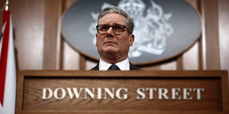 Der britische Premierminister Keir Starmer kündigte hartes Durchgreifen für den Fall von Behördenversagen an. - Foto: Henry Nicholls/PA Wire/dpa