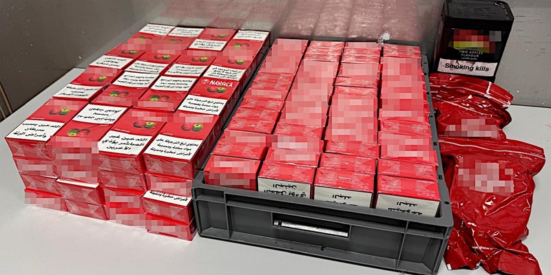 HZA-IZ: Zoll stellt 35 Kilogramm Wasserpfeifentabak bei Reisenden am Flughafen Hamburg sicher Zoll deckt Steuerhinterziehung über 2.000 Euro durch Schmuggel von 35 Kilogramm Wasserpfeifentabak auf - Foto: presseportal.de