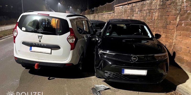 POL-PPWP: Gegen parkende Autos gekracht - Foto: presseportal.de