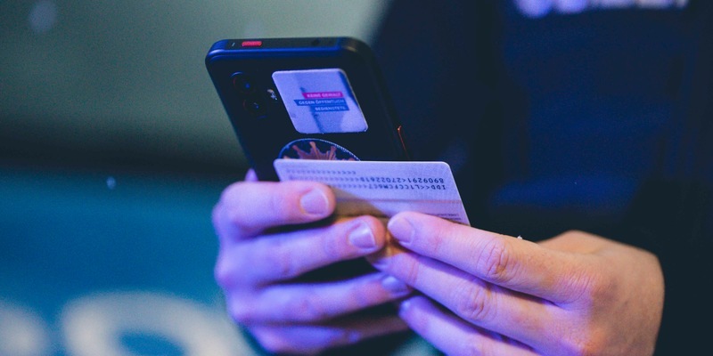 POL-SE: Norderstedt - Brennpunktdienst des Polizeireviers Norderstedt kontrolliert in Garstedt - Foto: presseportal.de