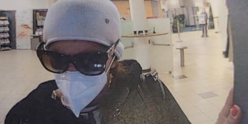 POL-H: Öffentlichkeitsfahndung: Tatverdächtige wegen Diebstahls und EC-Karten-Betrugs gesucht - Foto: presseportal.de