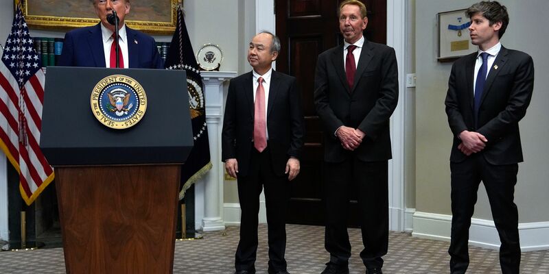 Trump kündigte das Projekt mit Tech-Unternehmern im Weißen Haus an. - Foto: Julia Demaree Nikhinson/AP/dpa