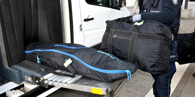 HZA-H: Gemeinsame Kontrolle von Reisebussen durch Zoll Hannover, Landes- und Bundespolizei - Foto: presseportal.de