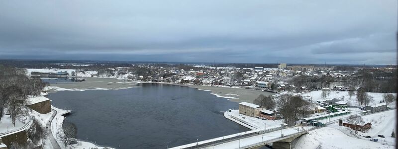 Vor allem baltische Staaten wie Estland - hier im Bild eine Grenzbrücke von der Stadt Narva nach Russland - gelten als mögliches Angriffsziel. (Archivbild) - Foto: Alexander Welscher/dpa