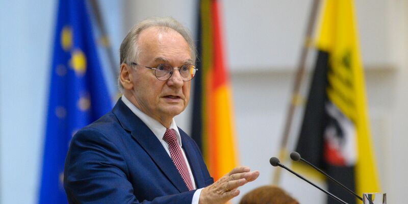 Sachsen-Anhalts Ministerpräsident Reiner Haseloff (CDU) würde nach eigenen Worten im Falle einer AfD-Regierung über einen Wegzug nachdenken - Foto: Klaus-Dietmar Gabbert/dpa