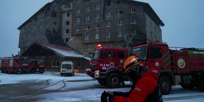 Die Brandkatastrophe passierte in einem türkischen Skigebiet. - Foto: Francisco Seco/AP/dpa