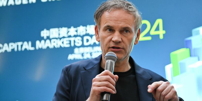 VW-Chef Blume will sich auf dem herausfordernden Automarkt in China nicht geschlagen geben. (Archivbild) - Foto: Johannes Neudecker/dpa