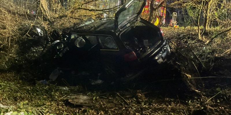 FW Grevenbroich: Ein Verletzter nach Verkehrsunfall bei Grevenbroich-Neukirchen - Foto: presseportal.de
