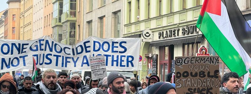 In Berlin gab es am vergangenen Samstag eine Demonstration unter dem Motto «Solidarität mit Palästina. Stoppt den Gaza Genozid. Keine Waffen für Israel». (Archivbild) - Foto: Sven Kaeuler/dpa