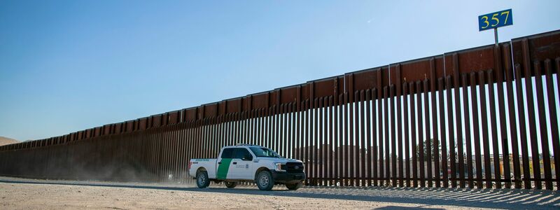 Der Mauerbau an der Grenze zu Mexiko gehörte zu Trumps Wahlkampfversprechen vor seiner ersten Amtszeit. - Foto: Andres Leighton/AP/dpa