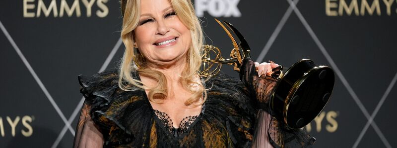 Durch die Serie «The White Lotus» wurde Schauspielerin Jennifer Coolidge zum Kult und gewann mehrere Preise. (Archivbild) - Foto: Ashley Landis/AP