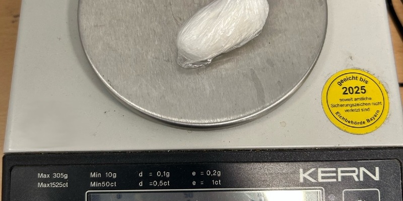 HZA-N: Nürnberger Zoll kontrolliert: Kurierfahrt hat Konsequenzen Marihuana- und Kokainschmuggel führen direkt ins Gefängnis - Foto: Zoll, presseportal.de