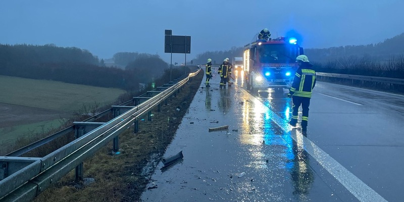 API-TH: Ohne zu blinken den Fahrstreifen gewechselt - zwei Verletzte nach Verkehrsunfall - Foto: presseportal.de