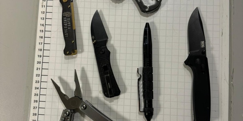 BPOL NRW: Bundespolizei am Hauptbahnhof zieht Messer und gefährliche Gegenstände ein - Ermittlungsverfahren eingeleitet - Foto: presseportal.de