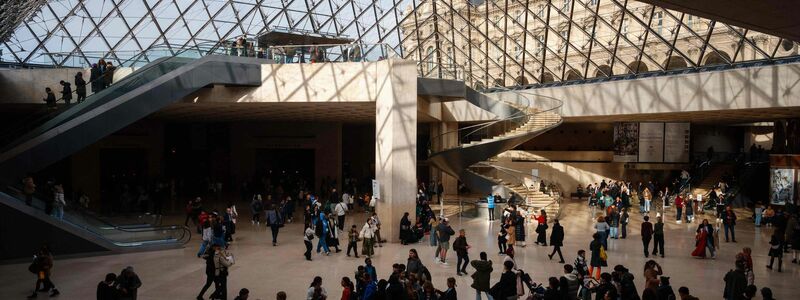 Die Chefin des Louvre schlägt Alarm, das Gebäude sei in kritischem Zustand.  - Foto: Dimitar Dilkoff/AFP/dpa