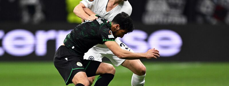 Eintracht Frankfurt um Rasmus Kristensen (l) fehlte es in der ersten Hälfte an Genauigkeit im Abschluss.  - Foto: Arne Dedert/dpa