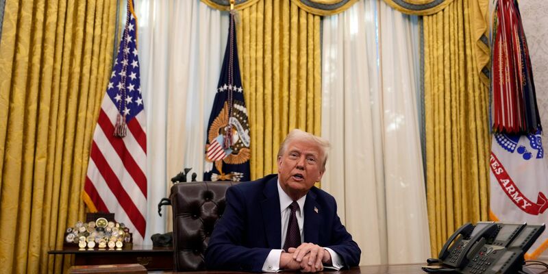 Trump ist der Meinung, Selenskyj hätte sich nicht auf den Kampf mit Russland einlassen dürfen.  - Foto: Ben Curtis/AP/dpa