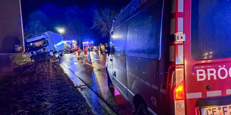 FW Flotwedel: Schwerer Verkehrsunfall auf der B214 bei Bröckel - Foto: presseportal.de