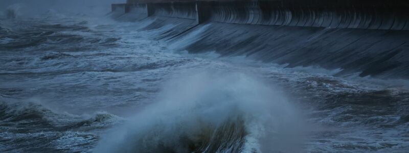 Der Sturm traf in der Nacht auf Irland und Teile Großbritanniens. - Foto: Mark Cosgrove/News Images via ZUMA Press Wire/dpa