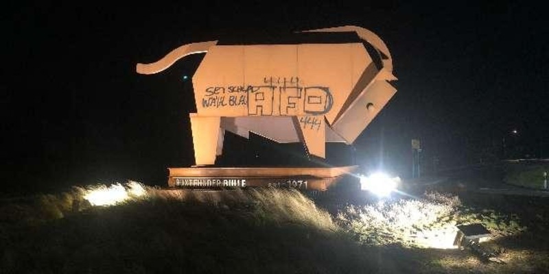 POL-STD: Serie von Sachbeschädigungen an Buxtehuder Wahrzeichen, Wahlplakaten und Gebäude - Foto: presseportal.de