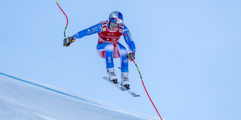 Topfavorit Marco Odermatt rast in Kitzbühel die Streif hinunter. - Foto: Expa/Johann Groder/APA/dpa